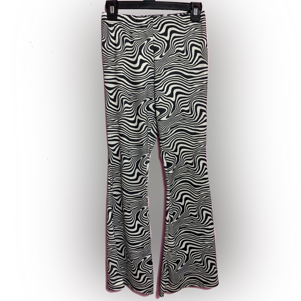 Nasty Gal Hypnotic Flare Stretch Pants Size Small Black and White